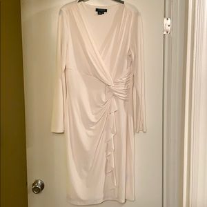 Elegant white long sleeve dress